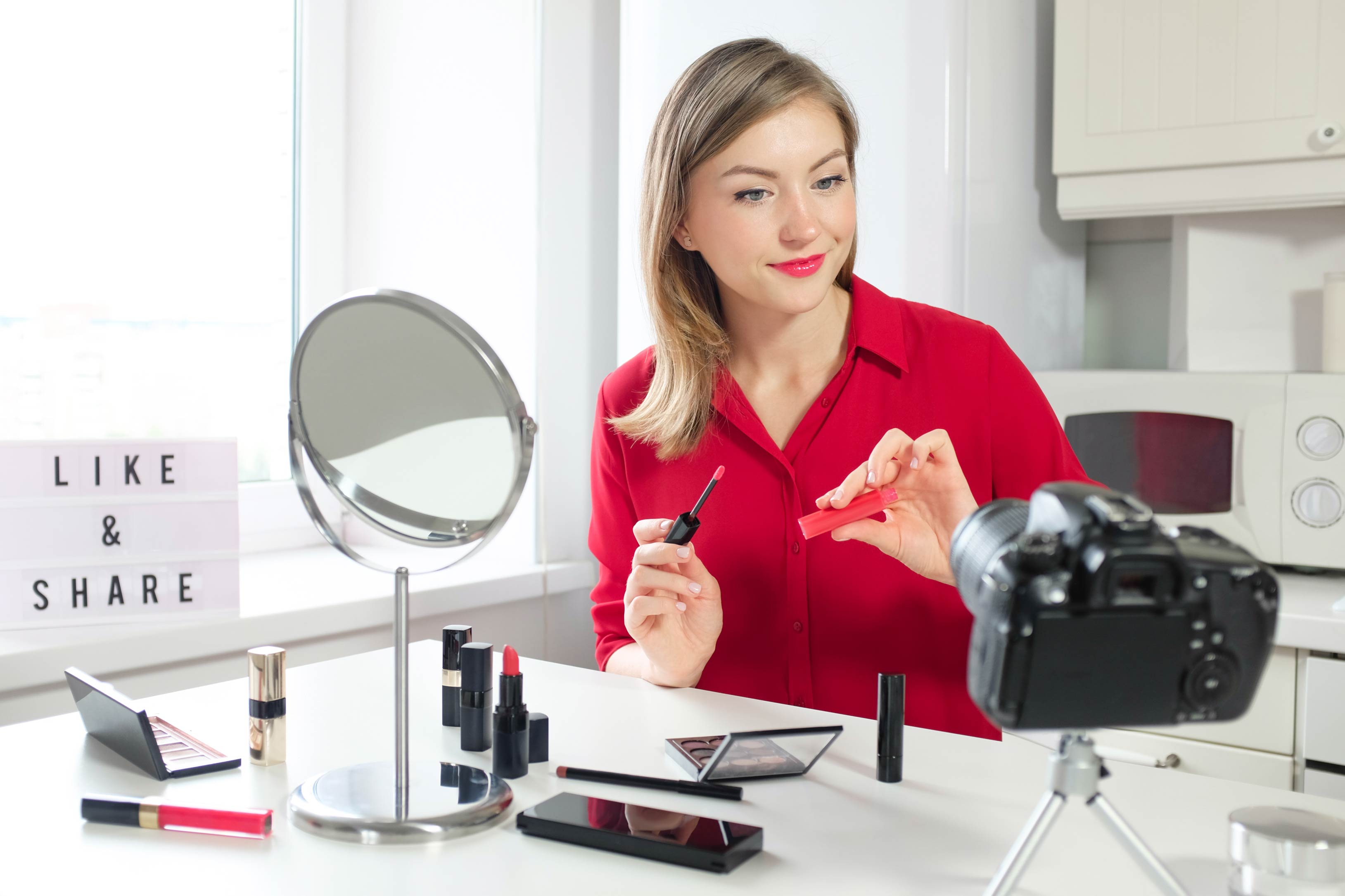 attractive-young-woman-looks-at-camera-holding-cos-2021-12-09-16-12-35-utc_0-00-00-00.jpg